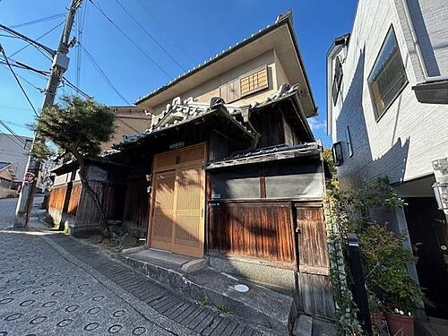 奈良県生駒市山崎新町 地上2階地下2階建 築67年9ヶ月