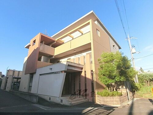 大阪府枚方市伊加賀寿町 築20年9ヶ月 3階建