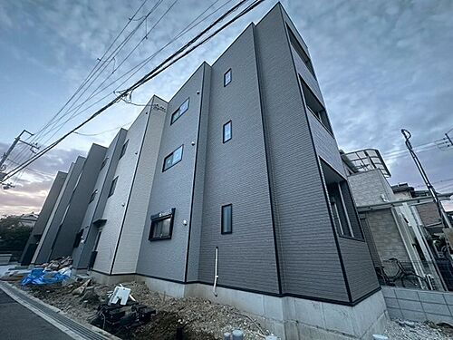 大阪府池田市石橋４丁目 3階建