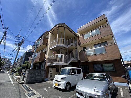 サウスビレッジ 3階建