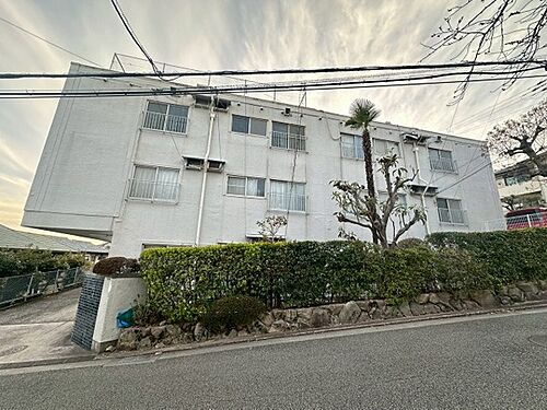 兵庫県宝塚市雲雀丘１丁目 築53年11ヶ月 3階建