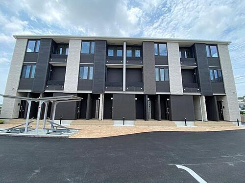 兵庫県川西市加茂１丁目 築2年7ヶ月 3階建