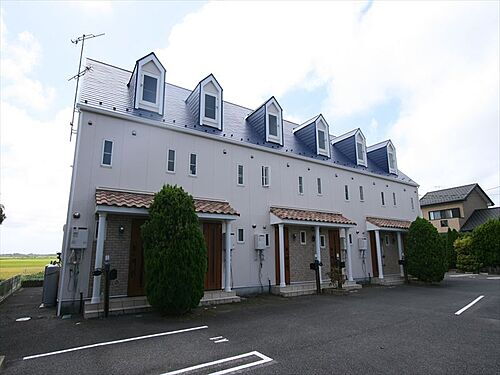 カルドーネ　（３階建テラスハウス）