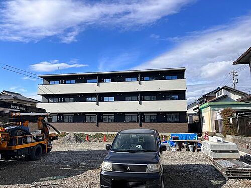 三重県津市高茶屋小森町 3階建 築1年未満