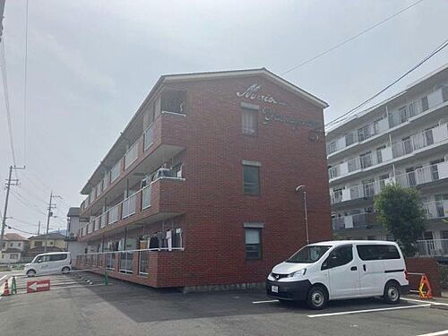 滋賀県大津市勧学１丁目 3階建