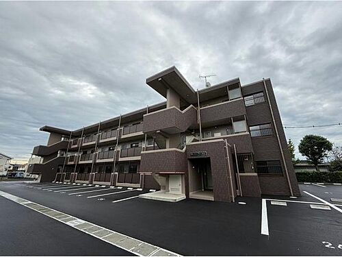 鹿児島県霧島市隼人町住吉 3階建