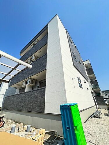 大阪府堺市西区浜寺石津町中１丁 築1年7ヶ月 3階建