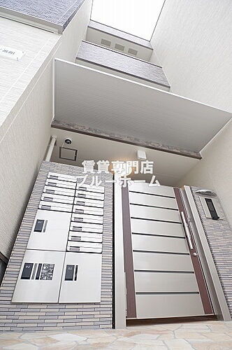 大阪府堺市北区北花田町４丁  3階建