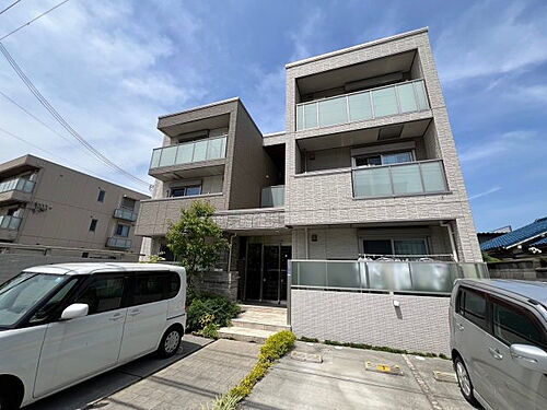 大阪府堺市西区鳳西町１丁 築7年9ヶ月 3階建