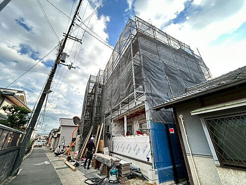 大阪府松原市西大塚１丁目  3階建