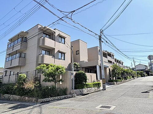 兵庫県神戸市東灘区西岡本５丁目 築28年9ヶ月 3階建