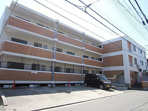大阪府岸和田市並松町 3階建
