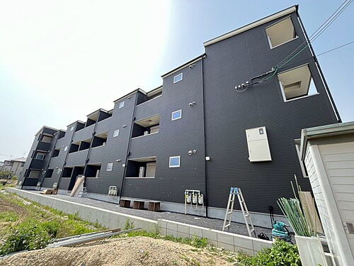 大阪府藤井寺市西古室１丁目  3階建