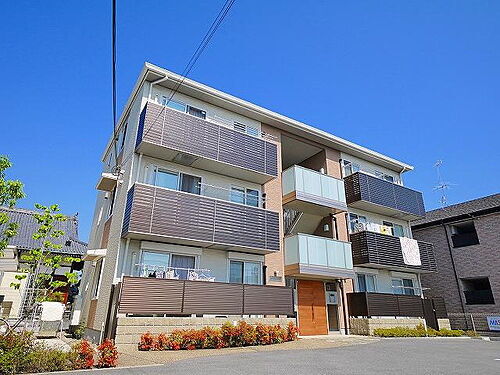 奈良県天理市田井庄町 3階建