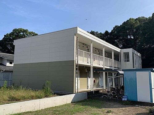 レオパレスラ・ネージュ 2階建