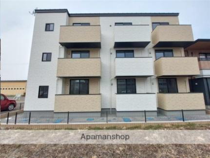 キャピタル富沢西 3階建