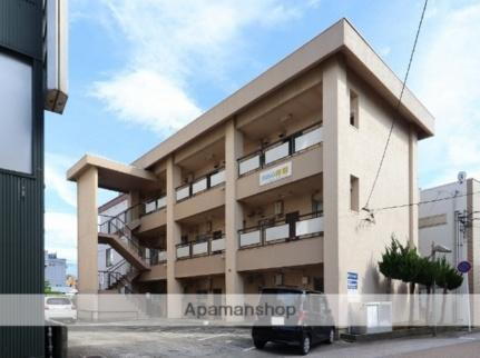 富山県魚津市駅前新町 3階建