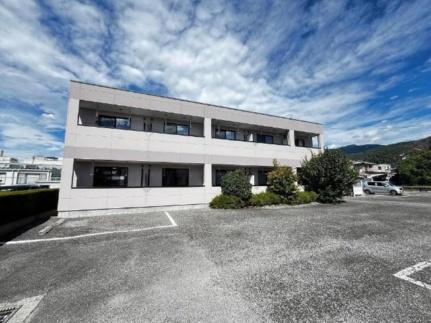 Ｃｅｎｔ　Ｅｃｌａｔ　Ｕｎｅ（サン　エクラ　アン） 2階建