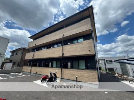 大阪府枚方市枚方元町 3階建