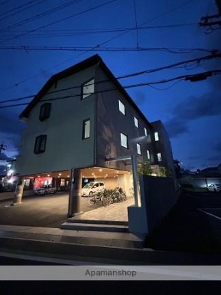 シャンソニエパレス 3階建