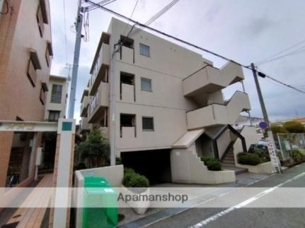 兵庫県西宮市津門大箇町 3階建