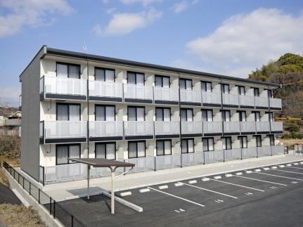 レオパレス新開 3階建