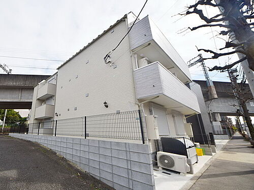 東京都多摩市鶴牧２丁目 3階建 築1年未満