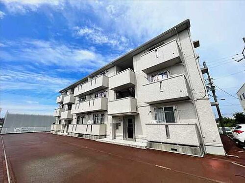 新潟県新潟市東区寺山２丁目 3階建