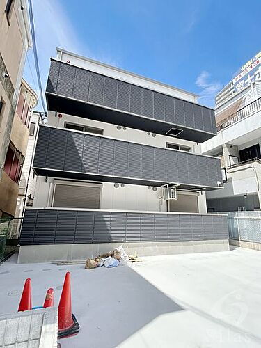 兵庫県西宮市津門稲荷町 3階建