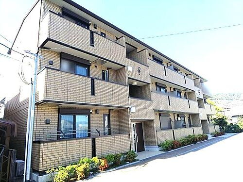 兵庫県川西市南花屋敷４丁目 3階建 築11年1ヶ月