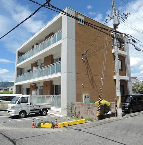 兵庫県伊丹市荒牧３丁目 築17年3ヶ月 3階建