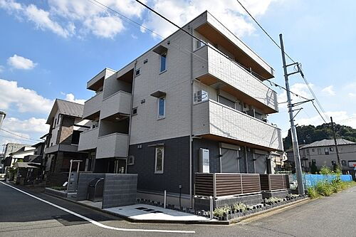東京都多摩市東寺方１丁目 3階建 築2年11ヶ月