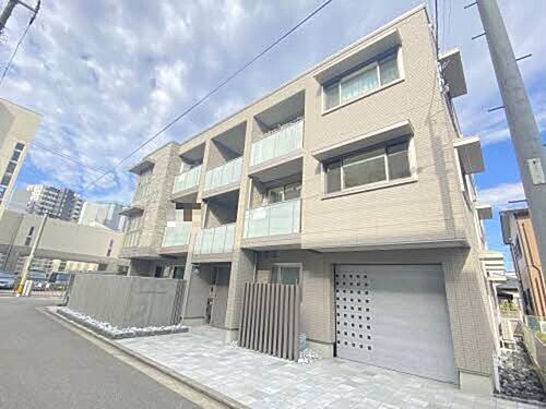 新潟県新潟市中央区笹口３丁目 3階建 築8年6ヶ月