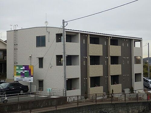 神奈川県厚木市関口 3階建 築6年4ヶ月