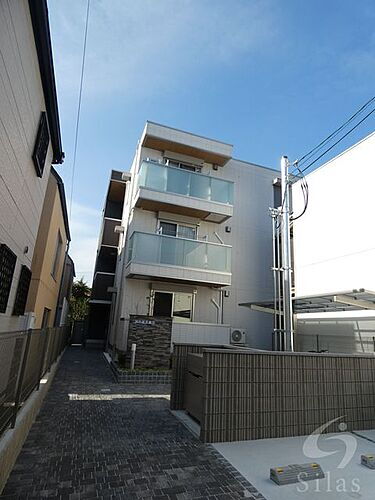 兵庫県西宮市千歳町 3階建