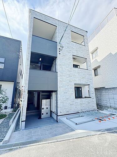 大阪府池田市天神２丁目 3階建 築1年1ヶ月