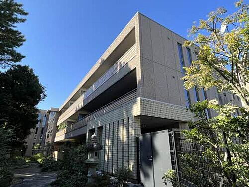 グリーンコート広沢 3階建