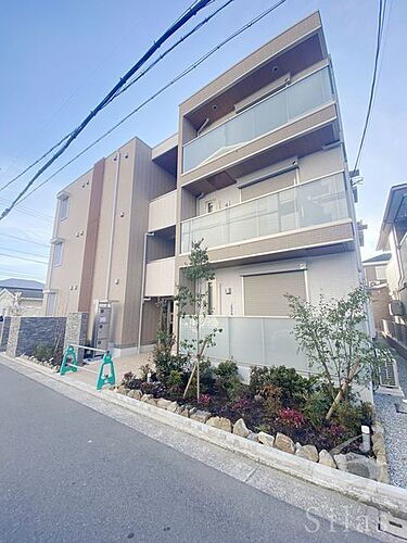 大阪府堺市西区鳳北町８丁 3階建 