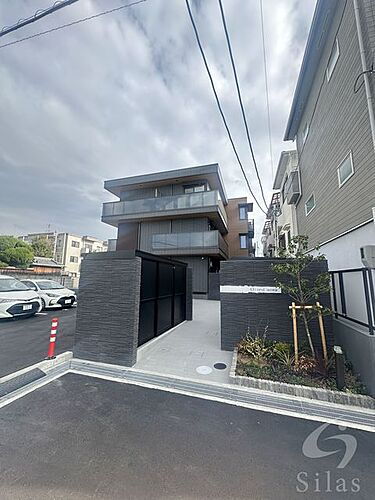 大阪府池田市桃園１丁目 3階建 