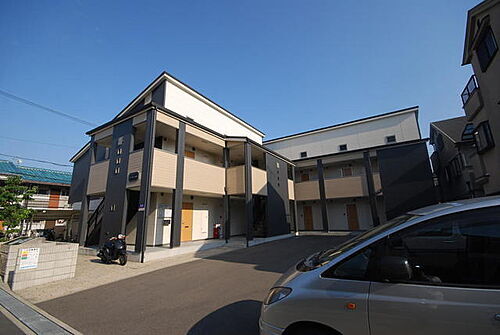フジパレス牧野 3階建
