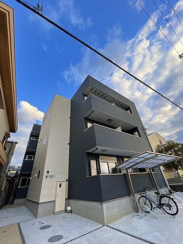 大阪府泉佐野市市場西１丁目 3階建