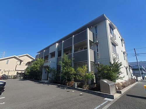 神奈川県藤沢市菖蒲沢 3階建