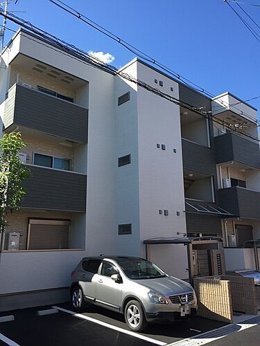 大阪府枚方市牧野下島町 築7年3ヶ月 3階建