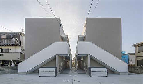 兵庫県尼崎市大西町１丁目 築9年 2階建