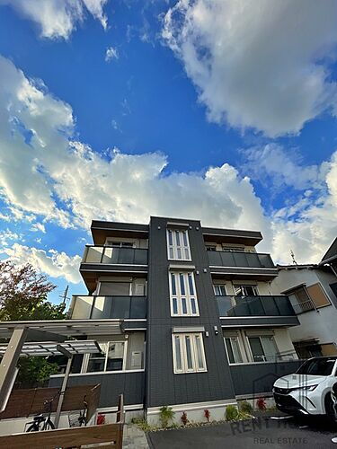 大阪府堺市西区鳳中町９丁 築2年 3階建