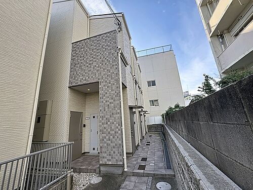 兵庫県神戸市中央区上筒井通５丁目 築8年9ヶ月 2階建