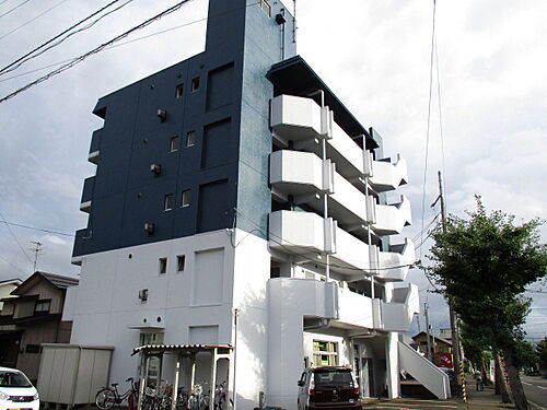 新潟県長岡市左近３丁目 賃貸マンション