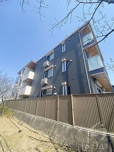 大阪府大阪狭山市半田１丁目 3階建