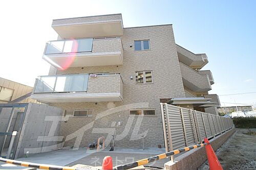 大阪府豊中市上新田１丁目 3階建