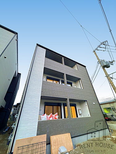 大阪府泉佐野市日根野 3階建 